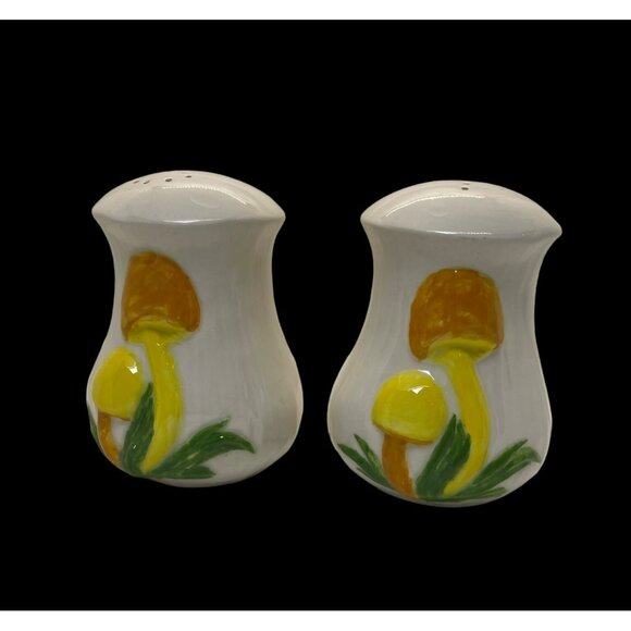 Vintage 70s Ceramic Mushroom Design Hand Painted 4" Salt & Pepper Shakers - Picture 3 of 7